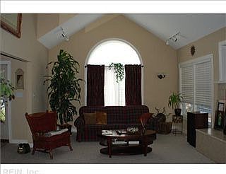 1st image of 4570 Clifford St