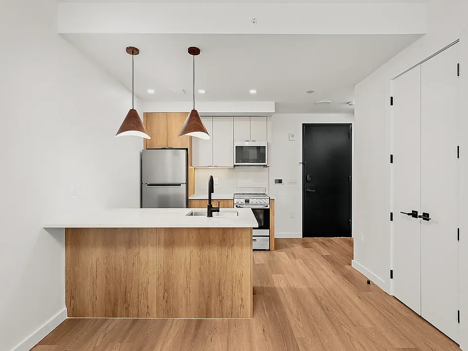261 Grand Concourse #1709