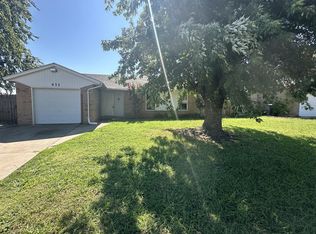 632 N Ramblin Oaks Dr, Moore, OK 73160