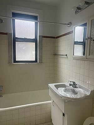 5th image of 3046 45th St APT 3F