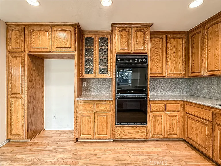 9201 Paso Robles Ave — Photo 24