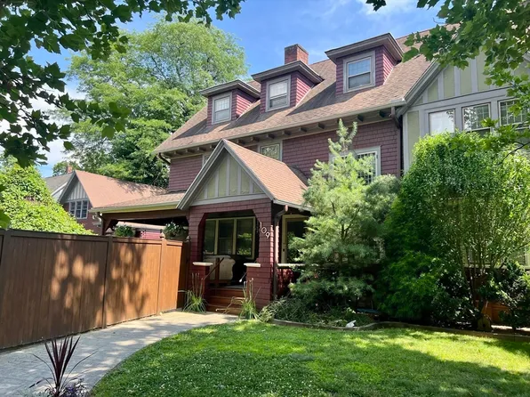 109 Pineywoods Ave, Springfield, MA 01108