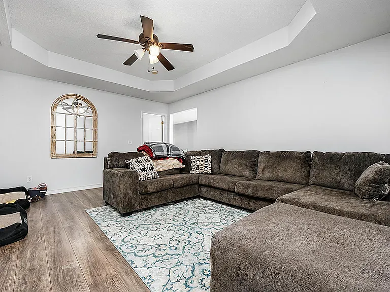 3 bed, 1551 sqft, $2,300 — Photo 4