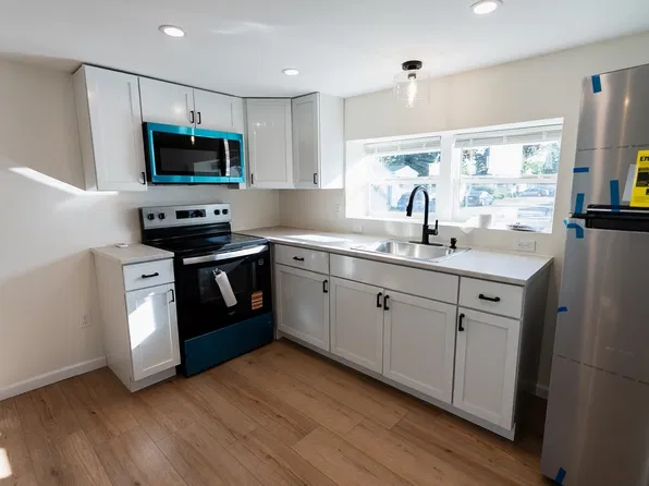 130 N Washington St #11, North Attleboro, MA 02760