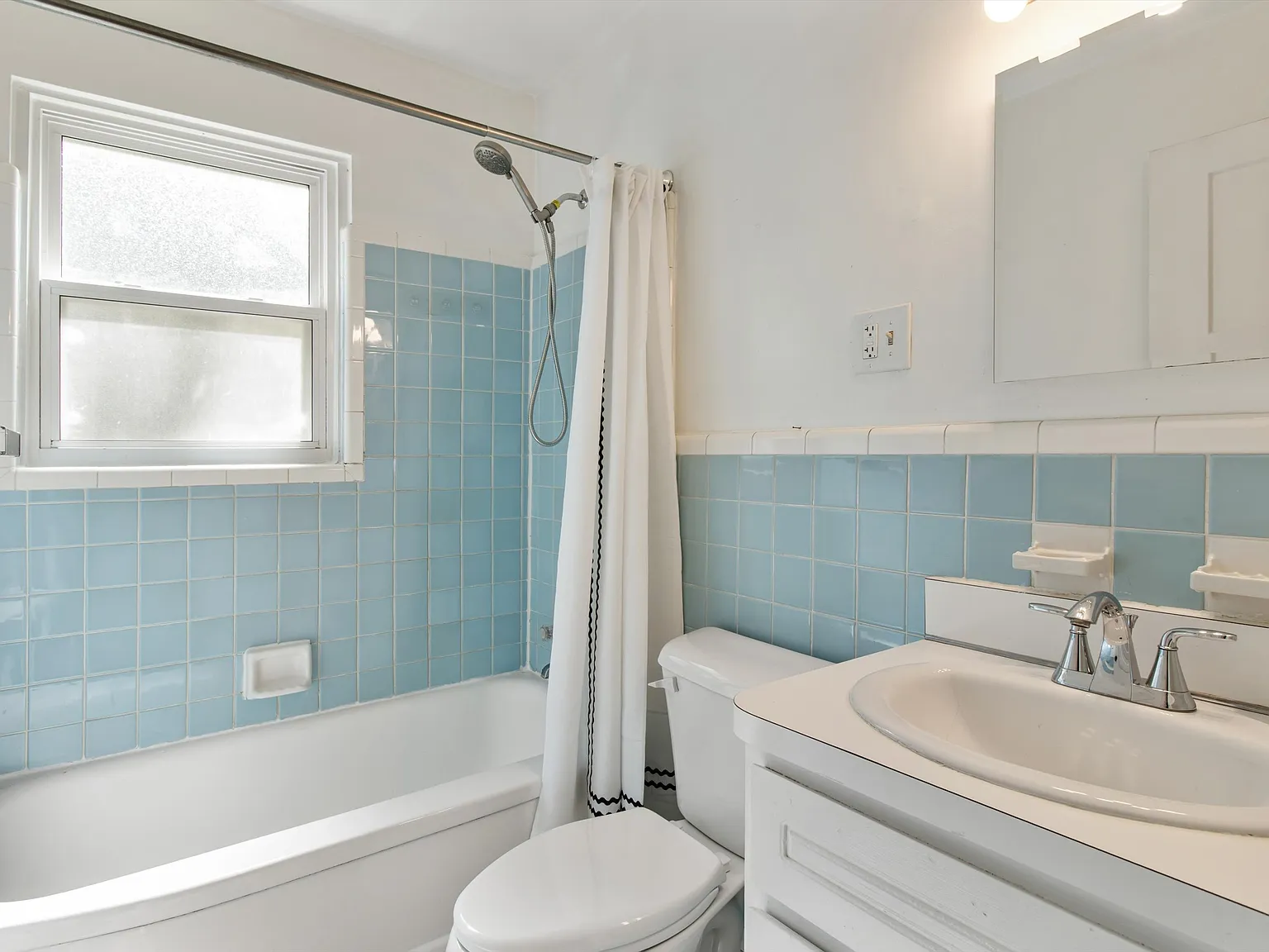 2 bed, 855 sqft, $2,125 — Photo 2