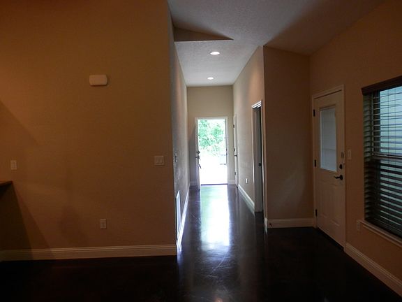4th image of 877 Butcher St
