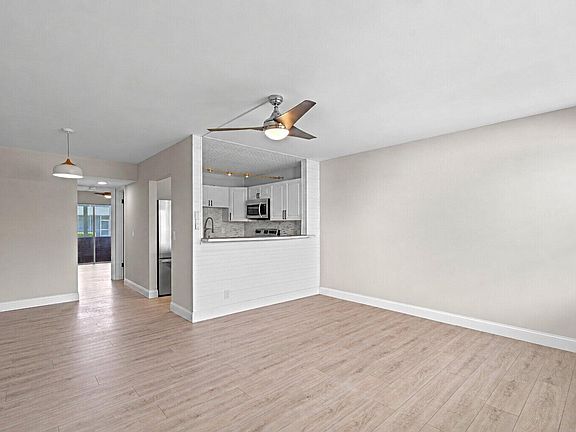 5th image of 228 Camden J