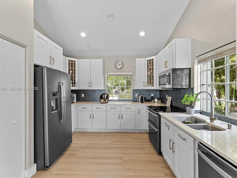 1179 Laguna Springs Dr — Photo 31