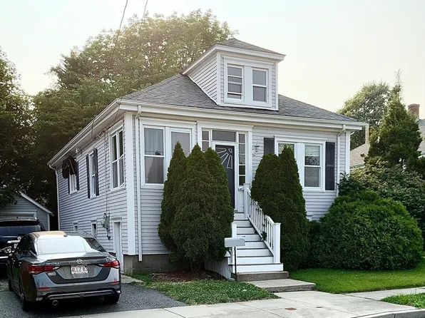 82 Francis St, Fairhaven, MA 02719
