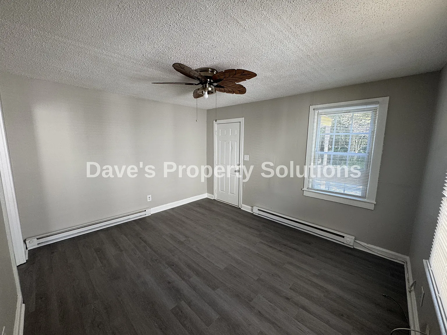 1007 Logan St — Photo 3