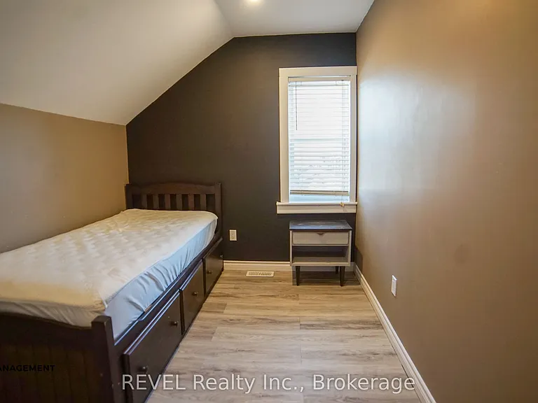 32 Edmund St — Photo 11