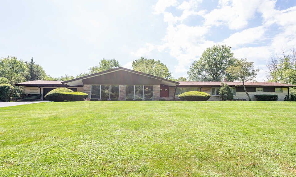 1st image of 100 Graymoor Ln
