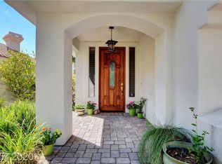8113 Lake Hills Dr, Las Vegas, NV 89128
