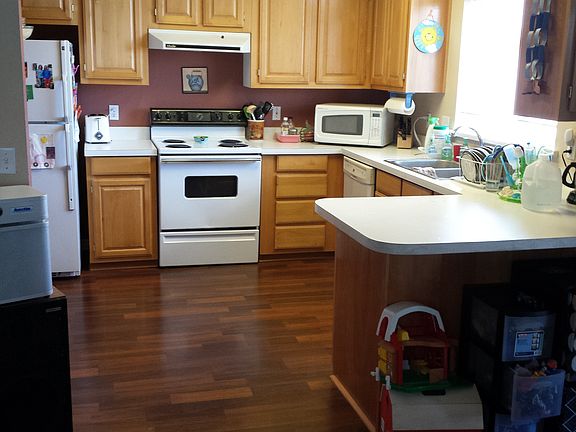 3rd image of 802 Golden West Dr