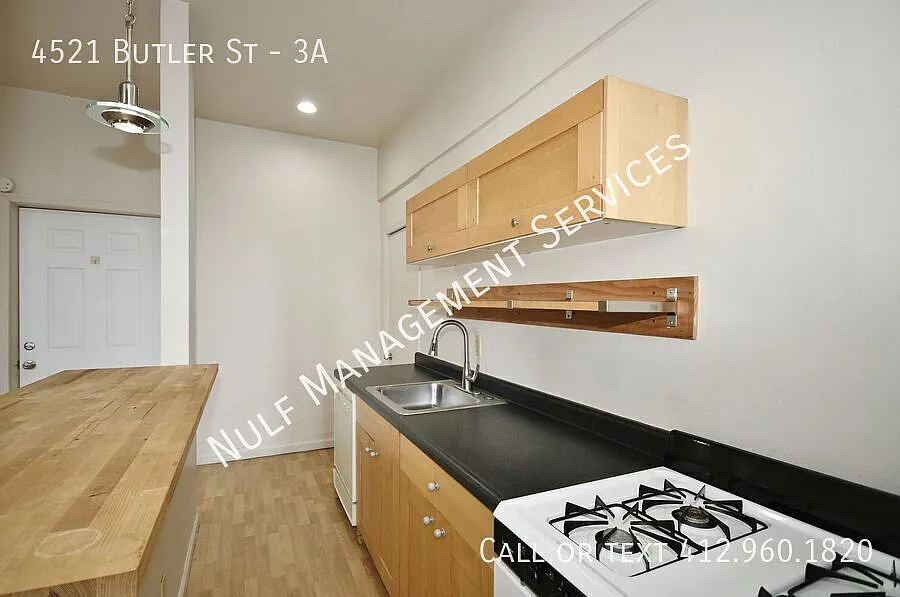 2 Bed, 1 Bath Apartment in Lawrenceville — Photo 1