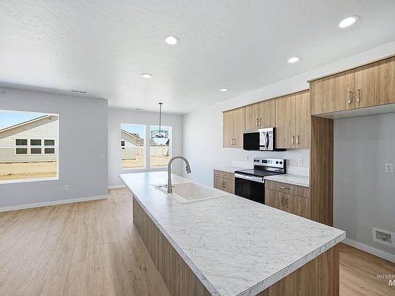 5th image of 510 Waverly Ave