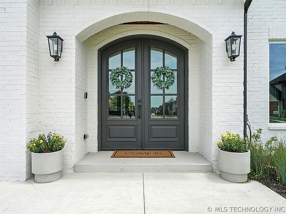 3rd image of 10339 S Gary Pl