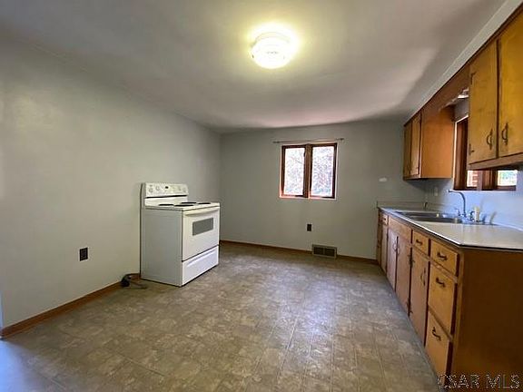 2nd image of 137 Hawthorne Cir
