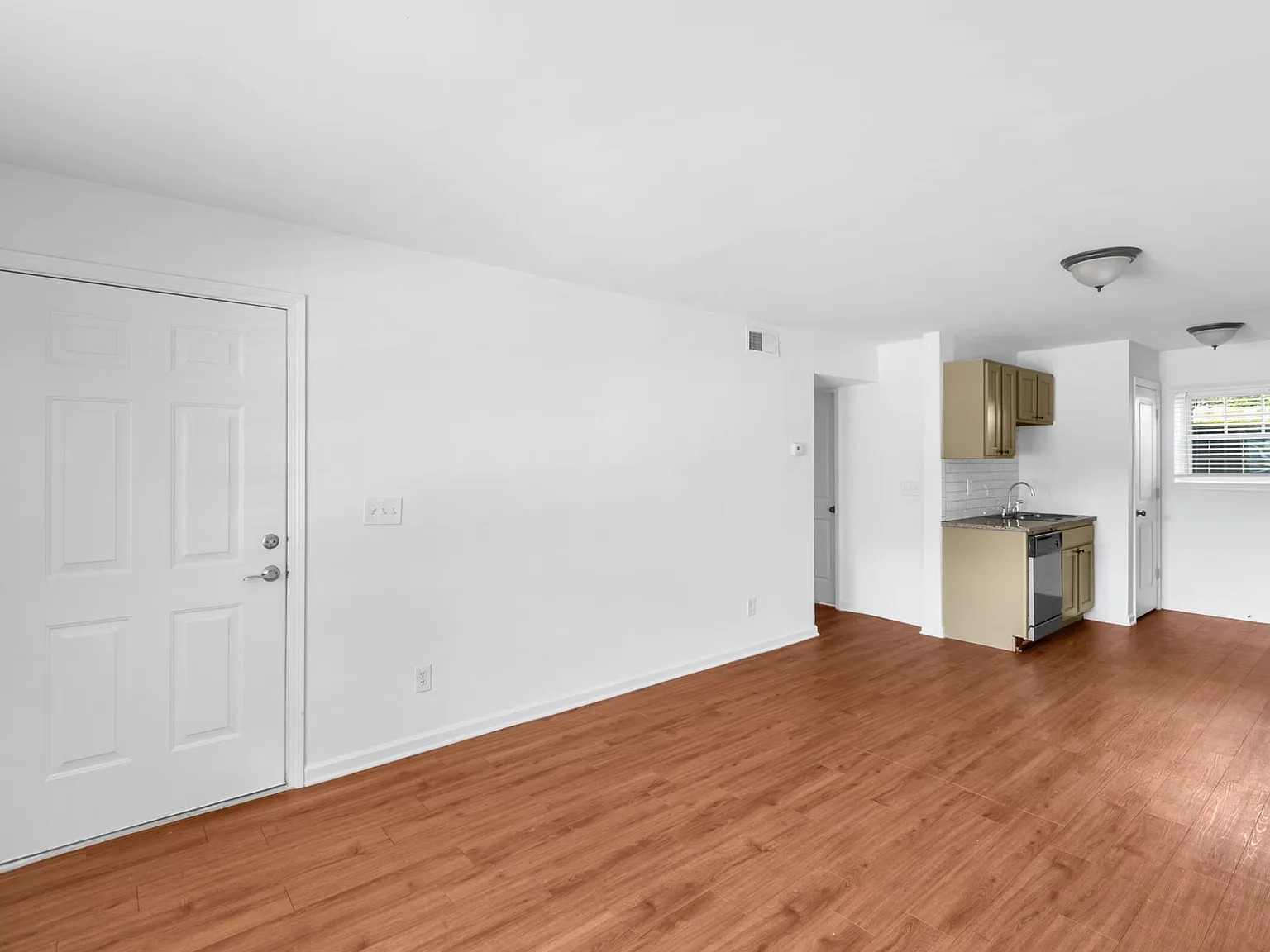 The Avondale Apartments — Photo 4