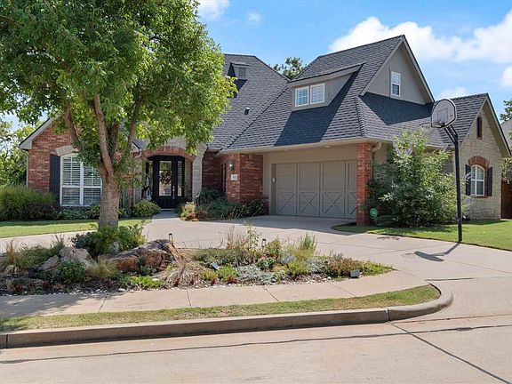 4th image of 903 S West Oaks