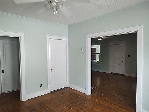 5th image of 2148 Glenworth Ave