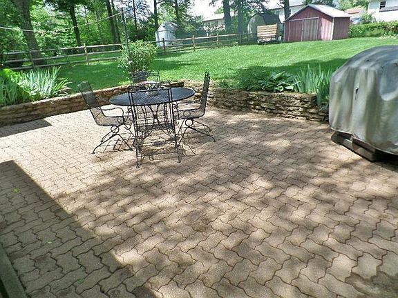 4th image of 9786 Manhattan Dr