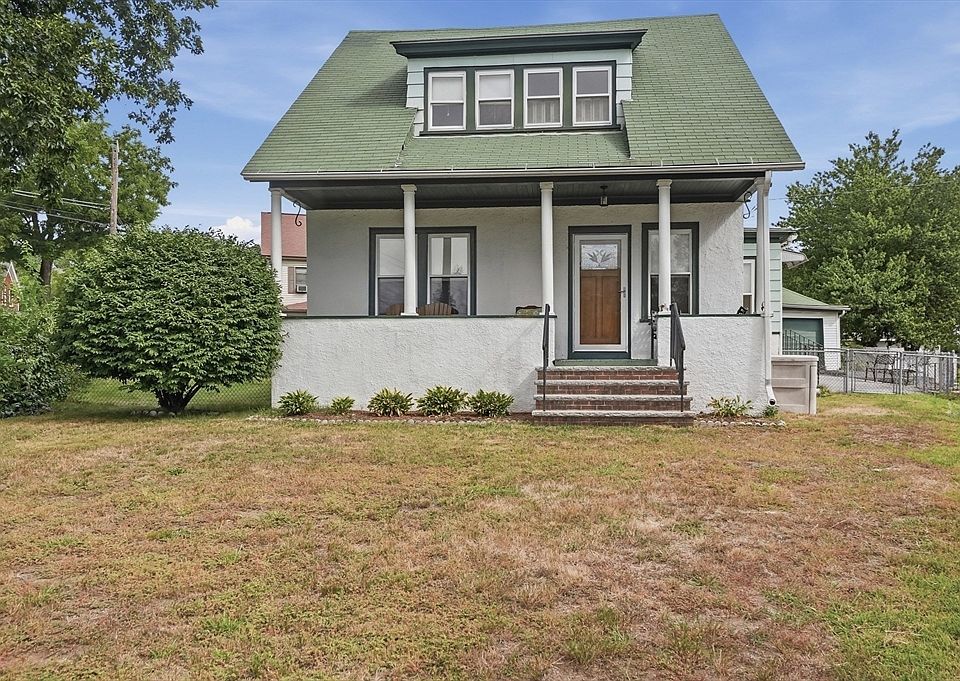 1st image of 174 Willard St