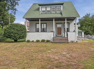 174 Willard St, Lowell, MA 01850