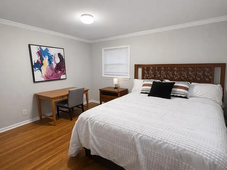 Very comfortable Queen bed