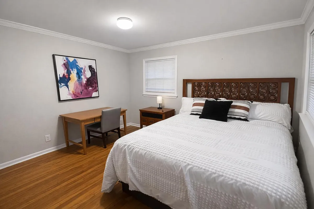 Very comfortable Queen bed - Willow Trl SW