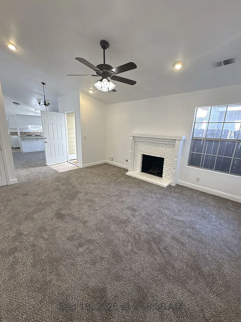 Cozy Unit Available Now! — Photo 3