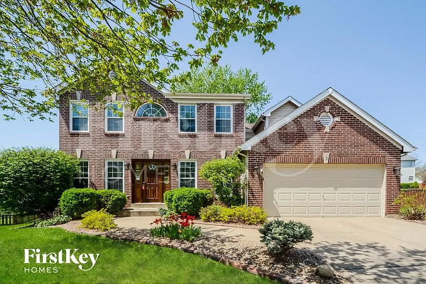 4 bed, 2.5 bath, 2608 sqft, $3,885 — Photo 2