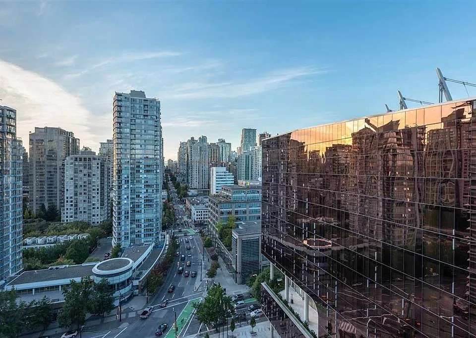 68 Smithe St #2015