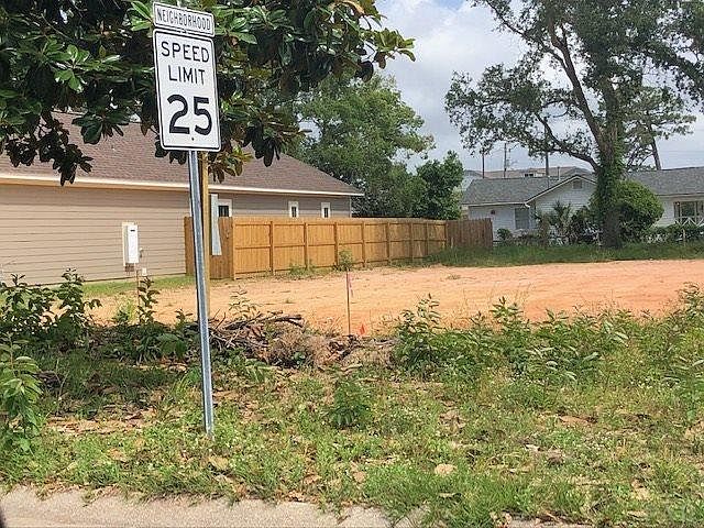 2nd image of 1202 W Zarragossa St