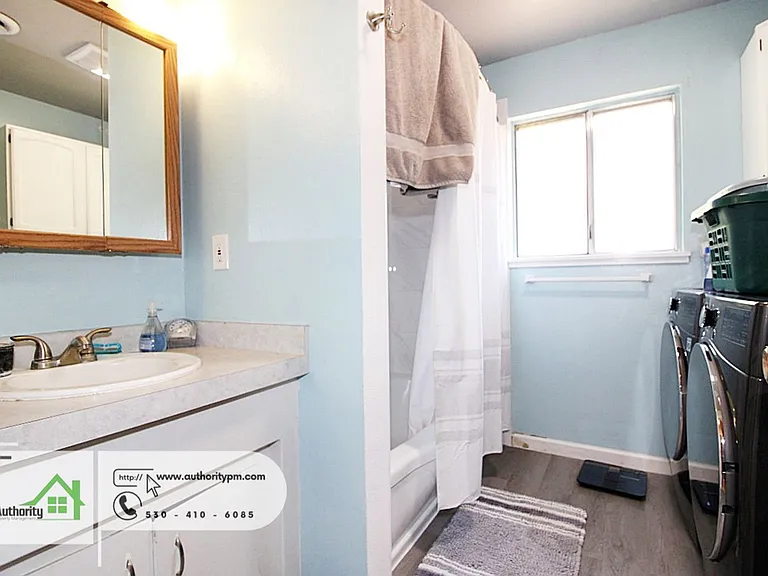 4548 Pensacola St — Photo 8