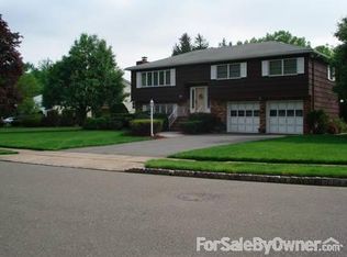 10 Donna Dr, Fairfield, NJ 07004