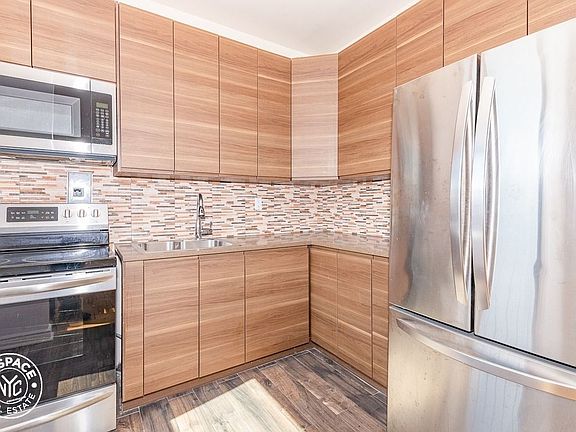 3rd image of 1246 Pacific St #5F
