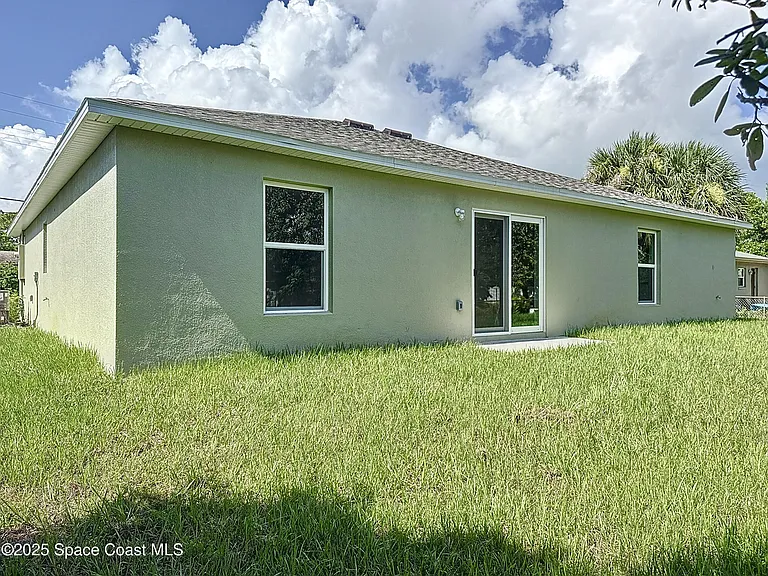 144 Roosevelt St — Photo 27