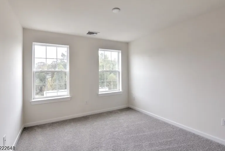 712 Parkview Ln — Photo 4