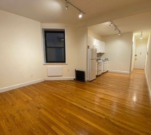2nd image of 231 E 50th St APT 4F