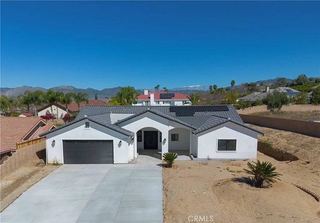 4 bed, 3800 sqft, $4,700 — Photo 1
