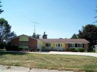 1400 N Foxboro Ln, Flint, MI 48532