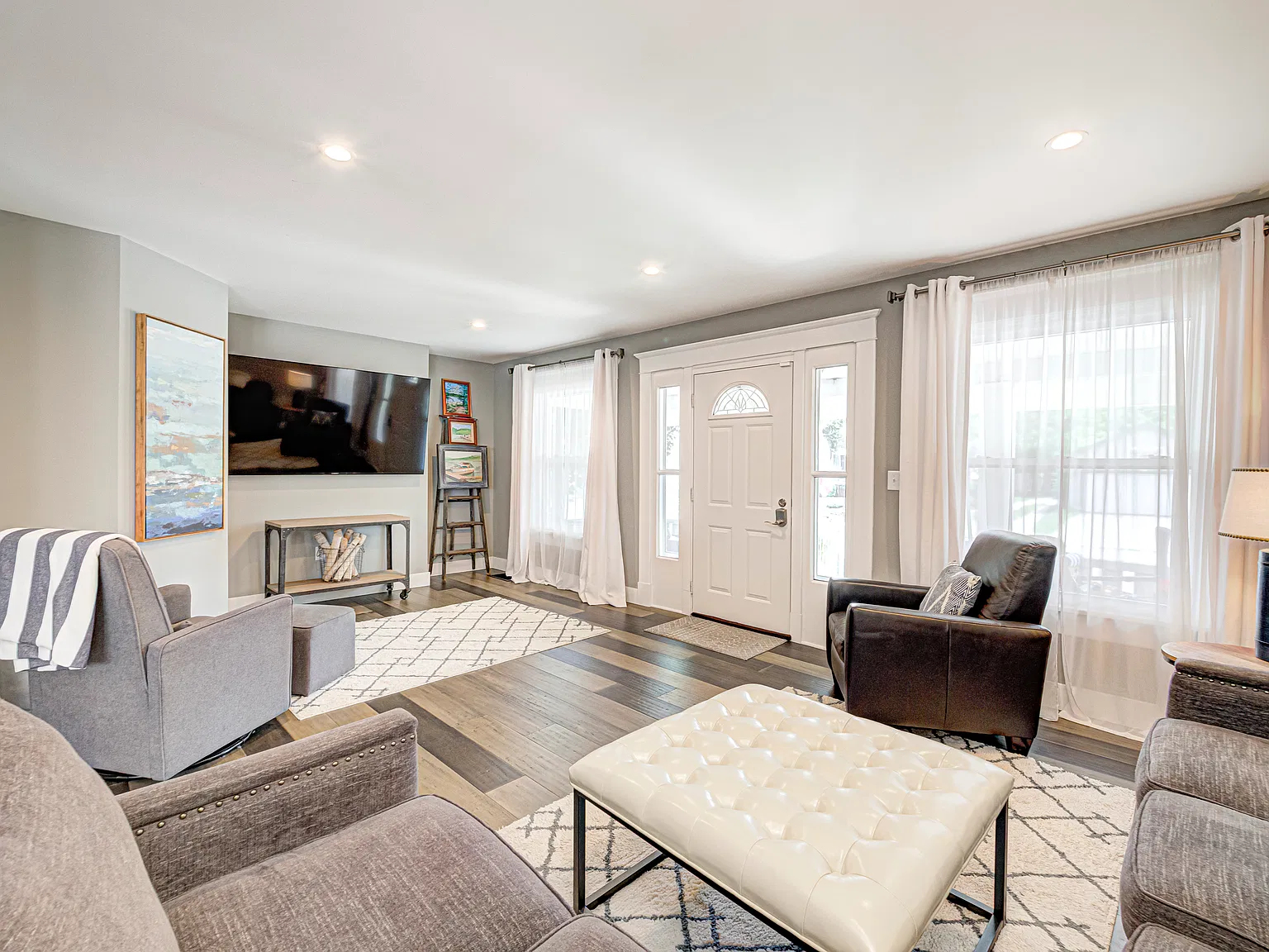 3 bed, 2.5 bath, 2232 sqft, $3,200 — Photo 3