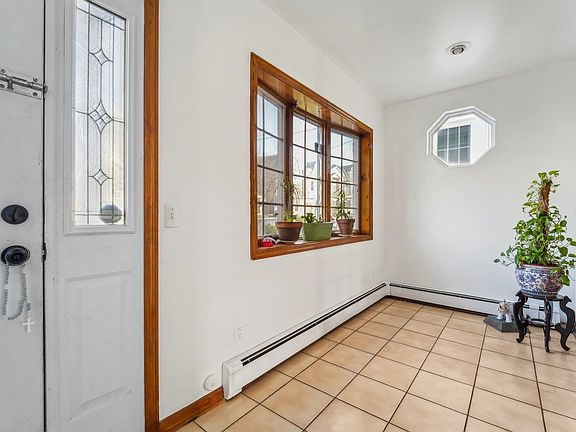 4th image of 205 Fairview Ave