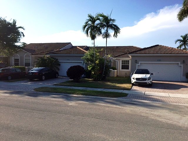 1st image of 7651 S Aragon Blvd Unit 6