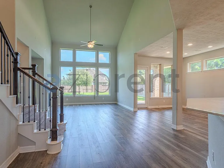 3543 Whitman Dr — Photo 5