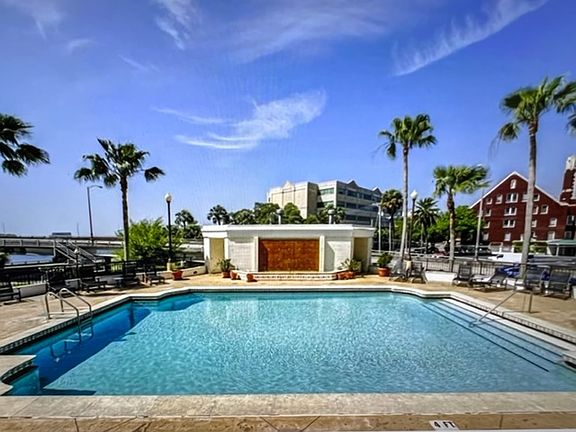 2nd image of 345 Bayshore Blvd APT 1005