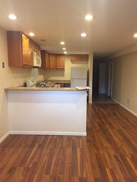 1st image of 3324 N Hamlin Ave