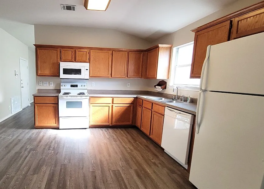3 bed, 1668 sqft, $1,695 — Photo 4