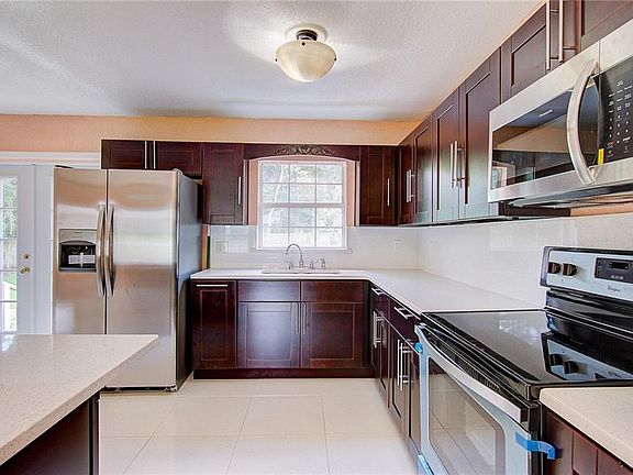 3rd image of 36411 Lanson Ave